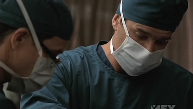Charmed-Online-dot-NL-NipTuck5x03-1290.jpg