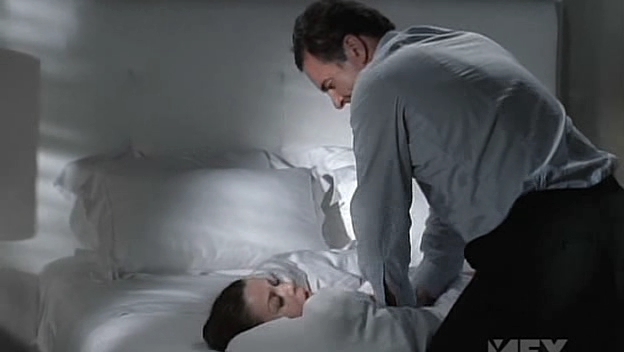 Charmed-Online-dot-NL-NipTuck5x04-2009.jpg