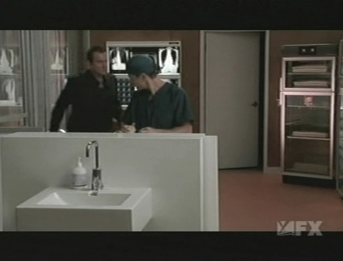 Charmed-Online-dot-NL-NipTuck5x06-0032.jpg