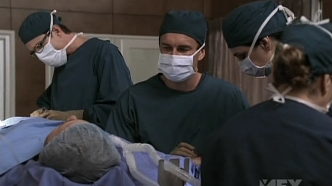 Charmed-Online-dot-NL-NipTuck5x11-0321.jpg