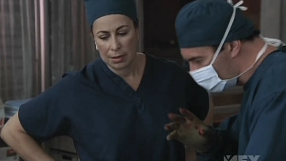 Charmed-Online-dot-NL-NipTuck5x12-1601.jpg