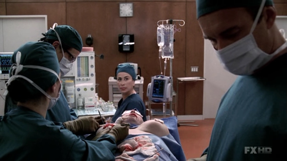 Charmed-Online-dot-NL-NipTuck5x14-0187.jpg