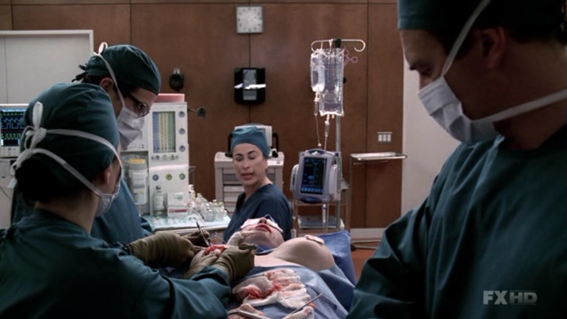 Charmed-Online-dot-NL-NipTuck5x14-0188.jpg