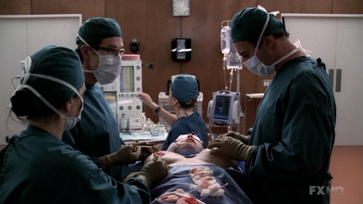 Charmed-Online-dot-NL-NipTuck5x14-0222.jpg