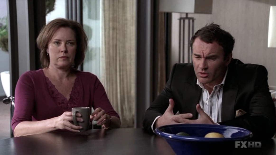 Charmed-Online-dot-NL-NipTuck5x14-0813.jpg