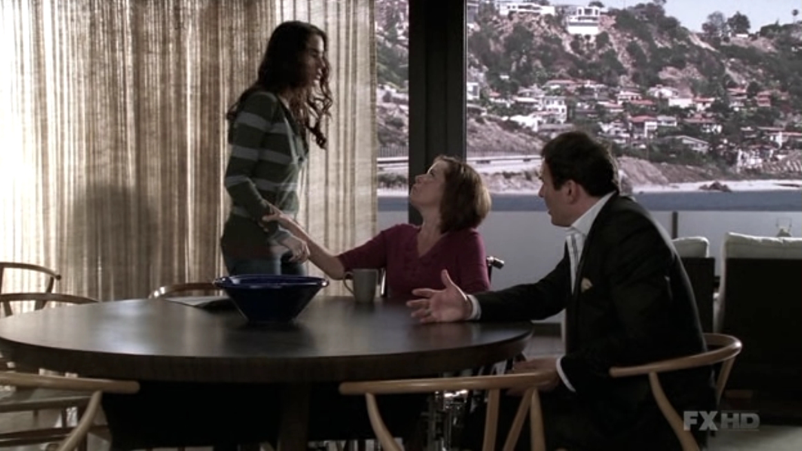 Charmed-Online-dot-NL-NipTuck5x14-0913.jpg