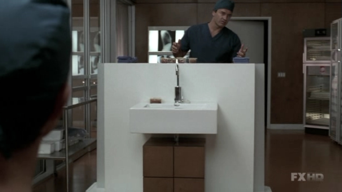 Charmed-Online-dot-NL-NipTuck5x16-0441.jpg