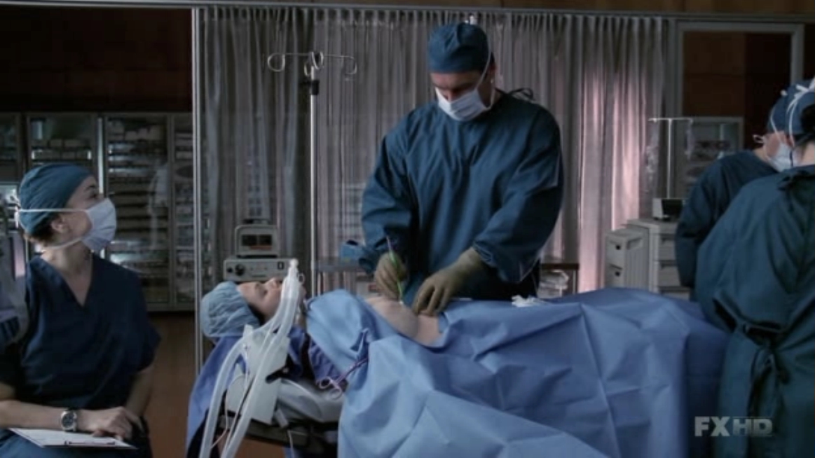 Charmed-Online-dot-NL-NipTuck5x17-1211.jpg