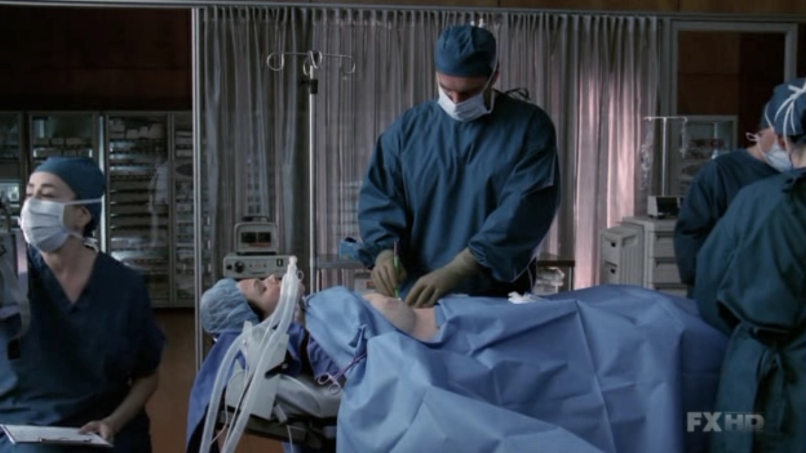 Charmed-Online-dot-NL-NipTuck5x17-1212.jpg