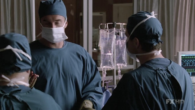 Charmed-Online-dot-NL-NipTuck6x01-1126.jpg