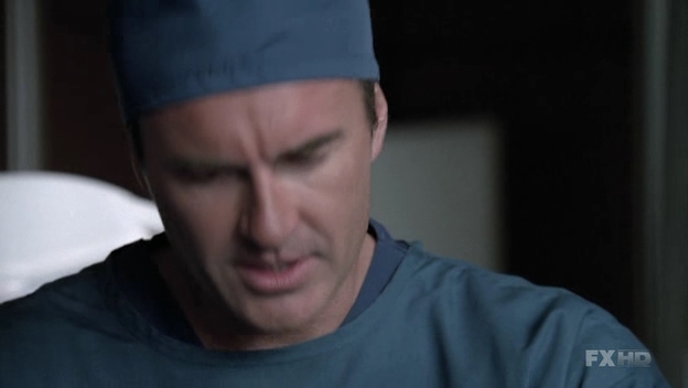 Charmed-Online-dot-NL-NipTuck6x01-2307.jpg