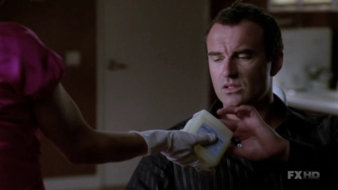 Charmed-Online-dot-NL-NipTuck6x02-1143.jpg