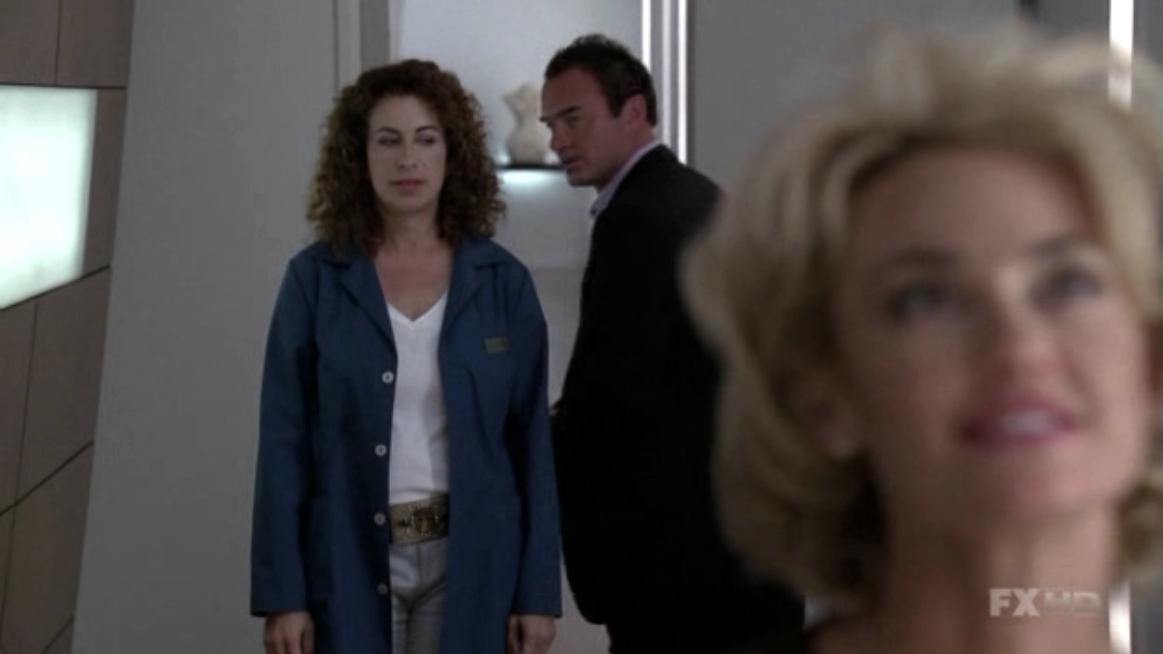 Charmed-Online-dot-NL-NipTuck6x02-1937.jpg