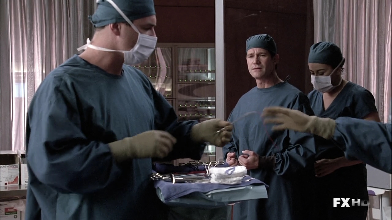 Charmed-Online-dot-NL-NipTuck6x05-0728.jpg