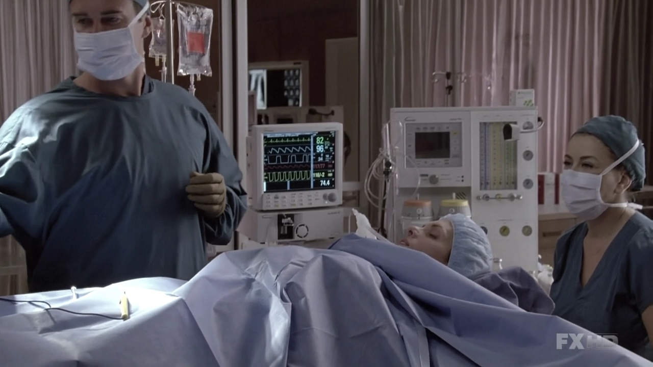 Charmed-Online-dot-NL-NipTuck6x06-1914.jpg
