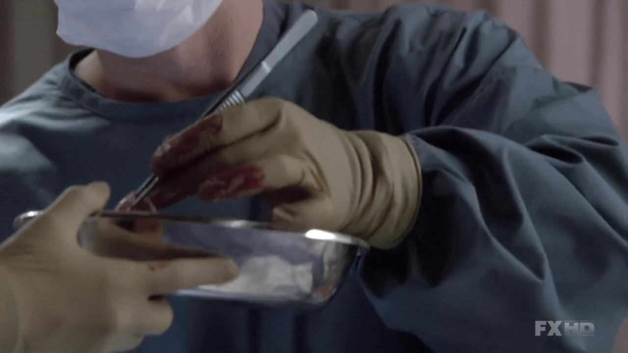 Charmed-Online-dot-NL-NipTuck6x06-1920.jpg