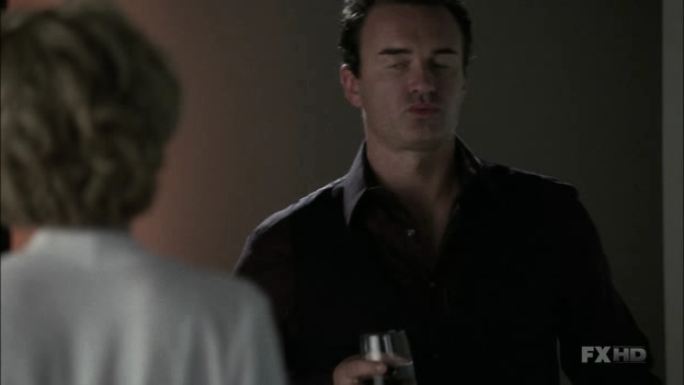 Charmed-Online-dot-NL-NipTuck6x08-2024.jpg