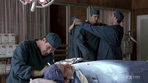 Charmed-Online-dot-NL-NipTuck6x09-0165.jpg