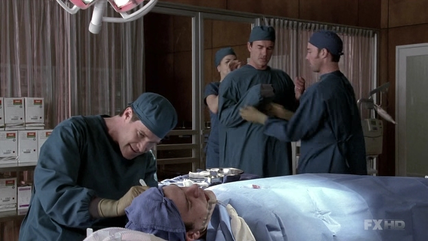 Charmed-Online-dot-NL-NipTuck6x09-0168.jpg