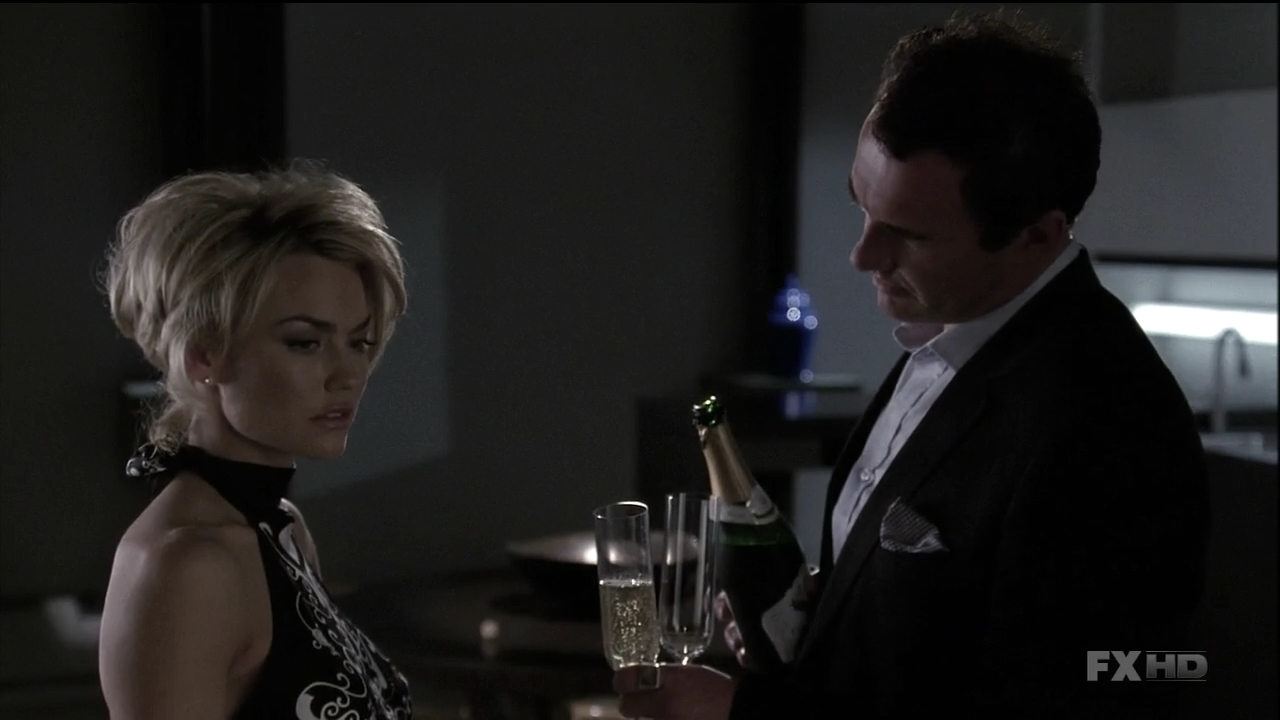 Charmed-Online-dot-NL-NipTuck6x100812.jpg