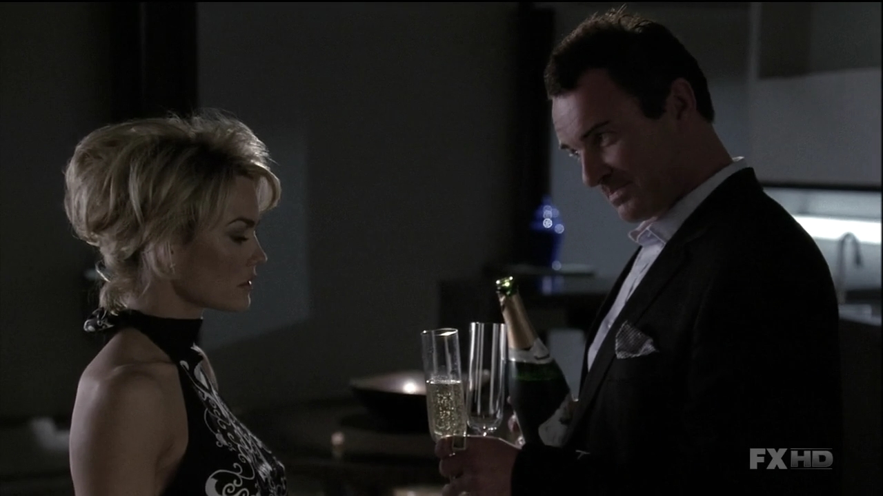 Charmed-Online-dot-NL-NipTuck6x100814.jpg