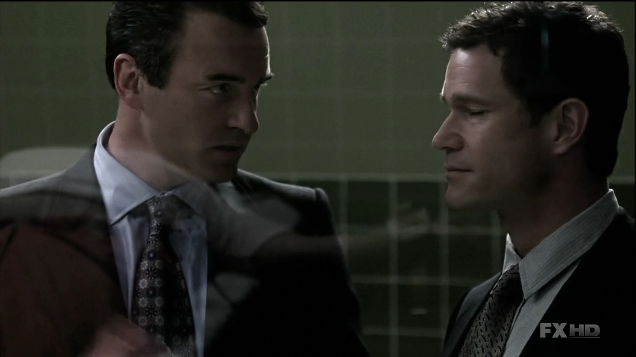 Charmed-Online-dot-NL-NipTuck6x102115.jpg