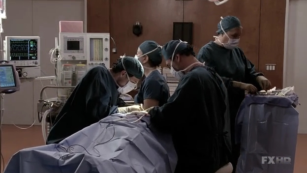 Charmed-Online-dot-NL-NipTuck6x12-0706.jpg