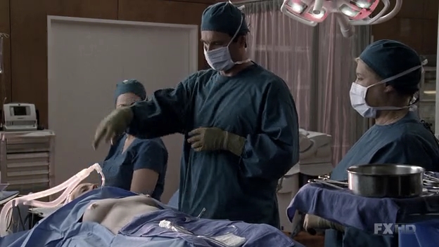 Charmed-Online-dot-NL-NipTuck6x15-1474.jpg