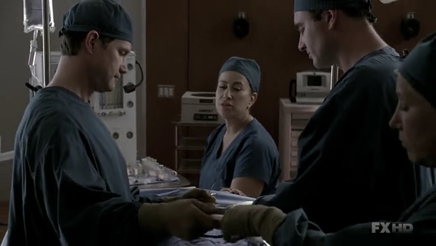 Charmed-Online-dot-NL-NipTuck6x19-0399.jpg