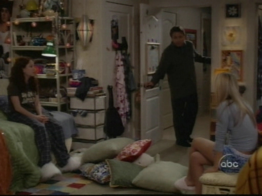 Charmed-Online_dot_nl-8SimpleRules-1x08-0322.jpg