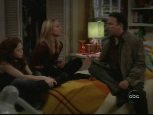 Charmed-Online_dot_nl-8SimpleRules-1x08-0706.jpg
