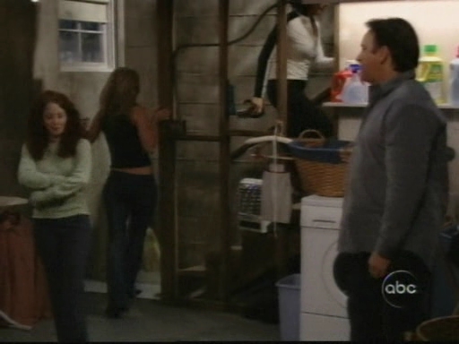 Charmed-Online_dot_nl-8SimpleRules-1x10-0650.jpg