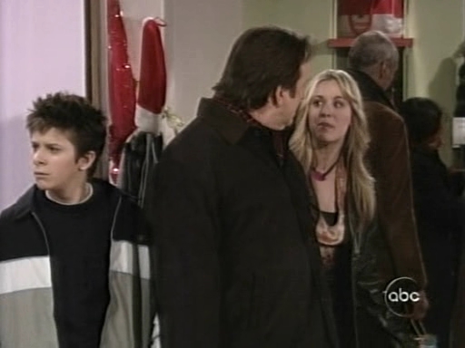 Charmed-Online_dot_nl-8SimpleRules-1x12-0715.jpg