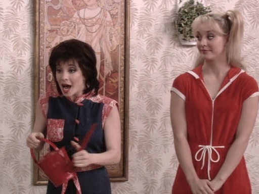 Charmed-Online_dot_nl-8SimpleRules-1x16-0700.jpg