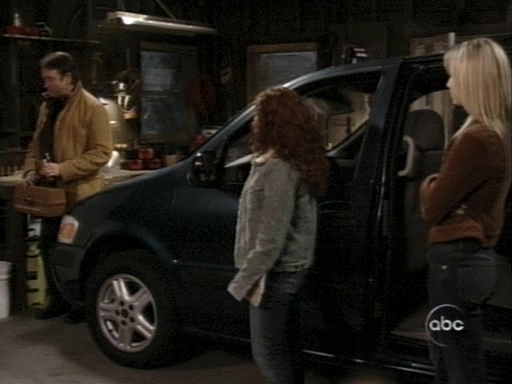 Charmed-Online_dot_nl-8SimpleRules-1x18-0509.jpg