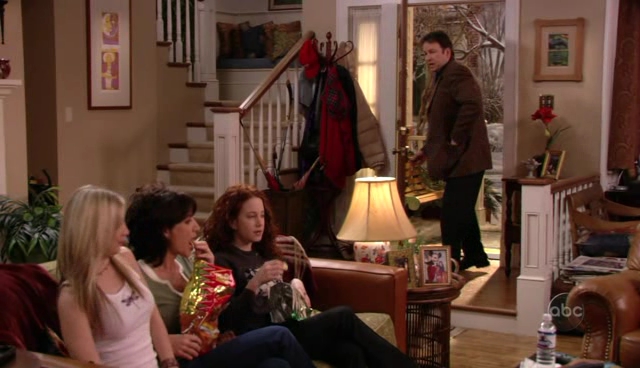 Charmed-Online_dot_nl-8SimpleRules-1x20-0715.jpg