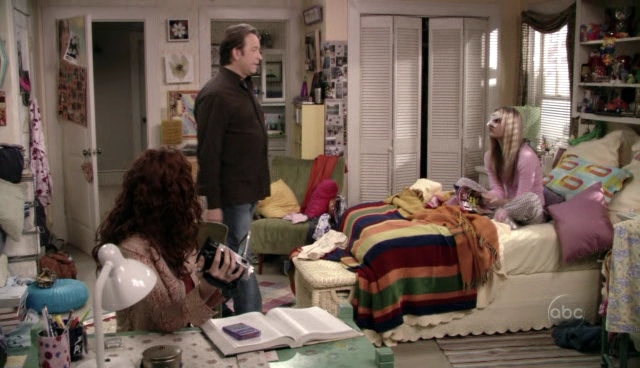 Charmed-Online_dot_nl-8SimpleRules-1x21-0822.jpg
