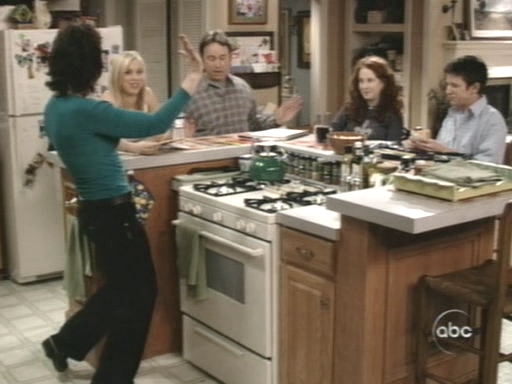 Charmed-Online_dot_nl-8SimpleRules-1x24-0318.jpg