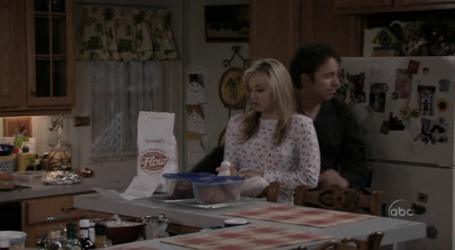 Charmed-Online_dot_nl-8SimpleRules-1x25-0412.jpg