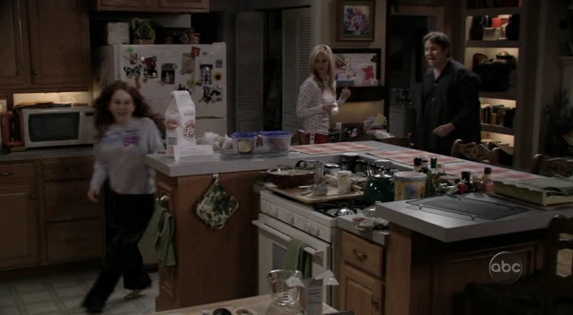 Charmed-Online_dot_nl-8SimpleRules-1x25-0416.jpg
