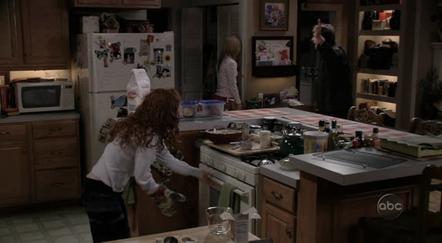 Charmed-Online_dot_nl-8SimpleRules-1x25-0419.jpg