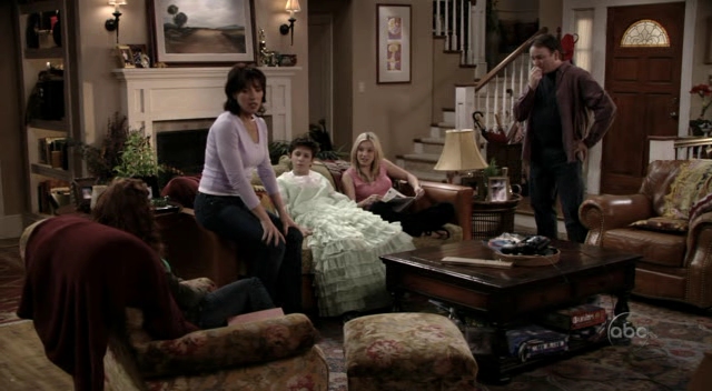 Charmed-Online_dot_nl-8SimpleRules-1x26-0207.jpg