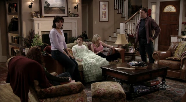 Charmed-Online_dot_nl-8SimpleRules-1x26-0215.jpg