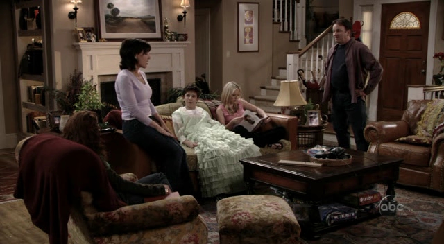 Charmed-Online_dot_nl-8SimpleRules-1x26-0216.jpg