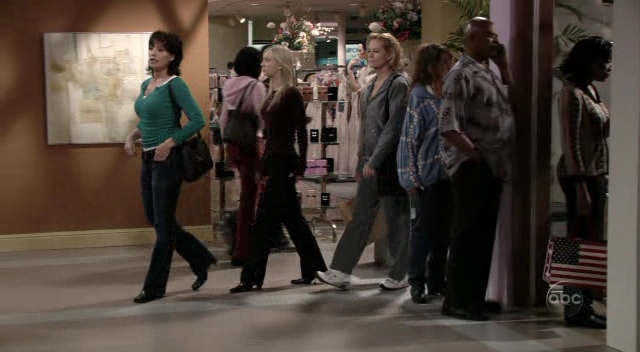 Charmed-Online_dot_nl-8SimpleRules-1x27-0680.jpg