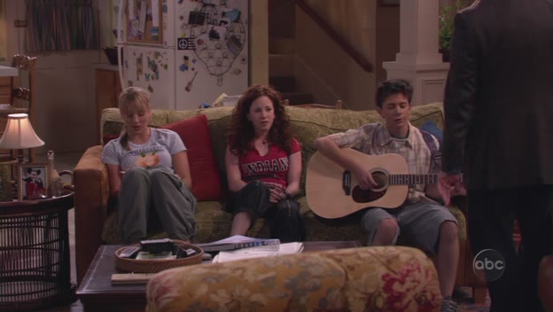 Charmed-Online-dot-nl_8SimpleRules-2x01-1045.jpg