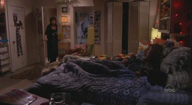 Charmed-Online-dot-nl_8SimpleRules-2x04-1324.jpg