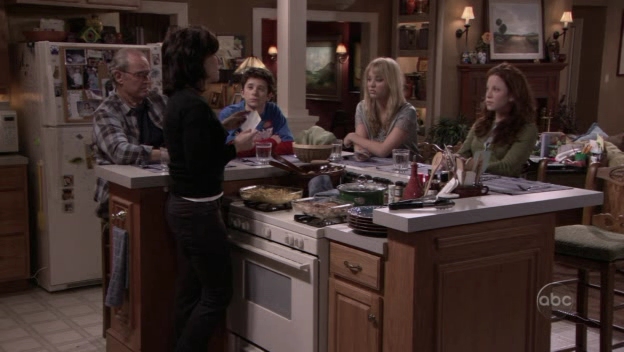 Charmed-Online_dot_nl-8SimpleRules-2x18-9018.jpg