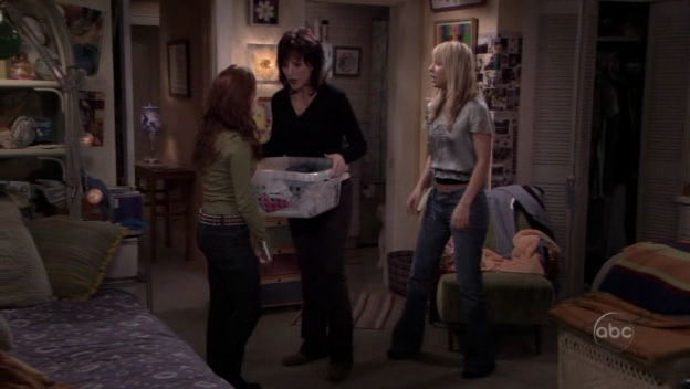 Charmed-Online_dot_nl-8SimpleRules-2x18-9172.jpg