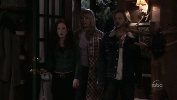 Charmed-Online_dot_nl-8SimpleRules-2x19-10758.jpg
